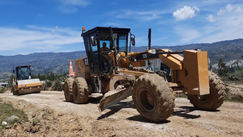 Pool de maquinaria municipal en obra