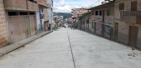 cuadra 3 de Av. Todos Los Santos 